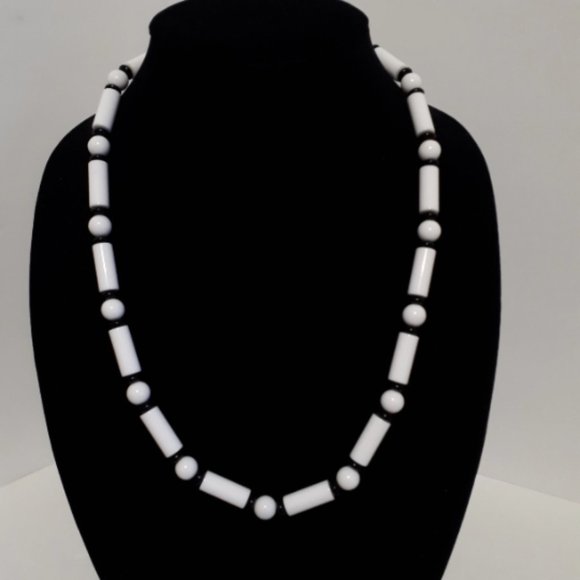 TRIFARI Lucite Necklace  Vintage TRIFARI with Tags Black White TRIFARI Costume - Picture 1 of 8